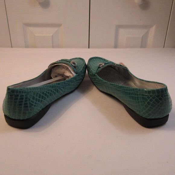 NWT Women's White Mountain Shoes US Size 9 Green Pearl Croco Moccasin - Picture 2 of 6